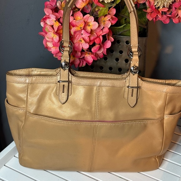 Coach Hampton Laguna Leather Handbag Tote M1082-F16565 Gold Shimmery -Authentic - Picture 2 of 7